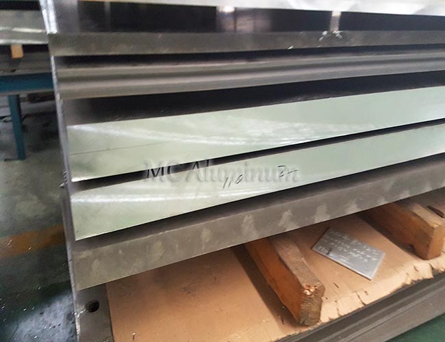 What is hot-rolled medium-thick aluminum plate?