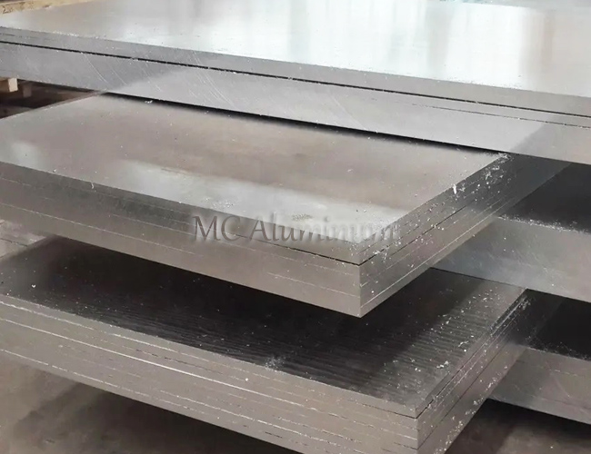 Oxidized aluminum alloy plate for refrigerator shell