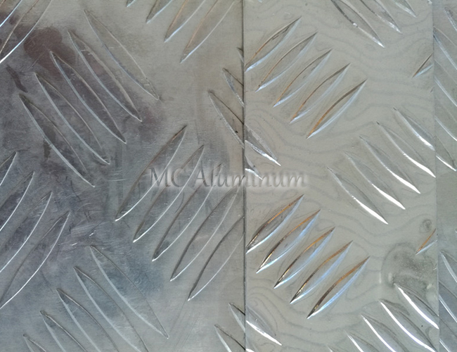 Large five-bar, small five-bar pattern aluminum sheet