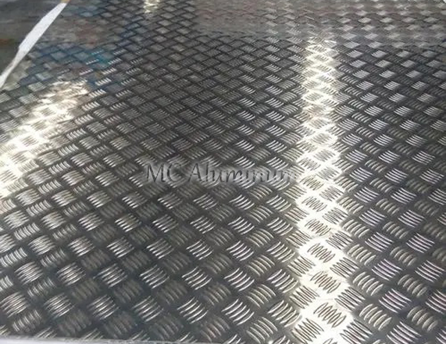 Anti-slip patterned aluminum sheet for stair treads