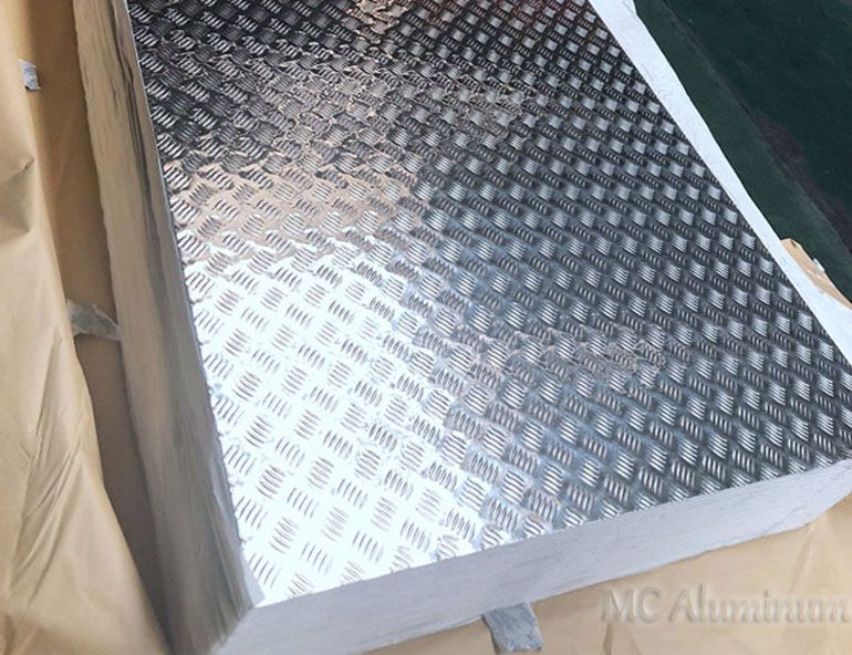 Patterned aluminum plate